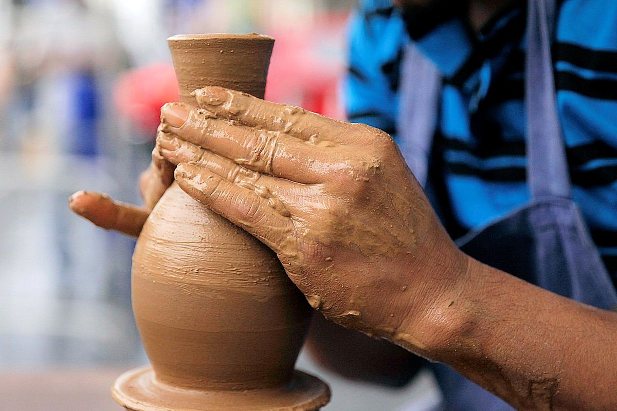 Ilobasco, land of potters and clay handicrafts.
