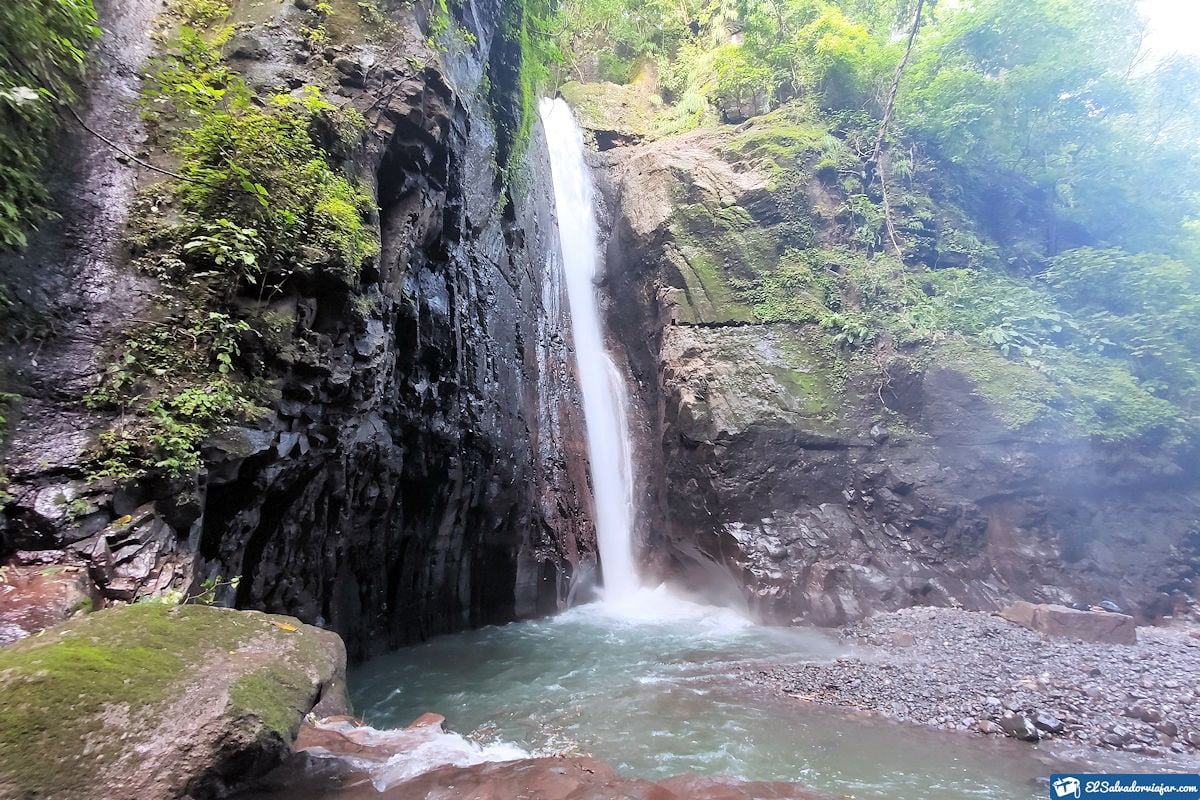 Places near El Tunco Beach. Tamanique Waterfalls.