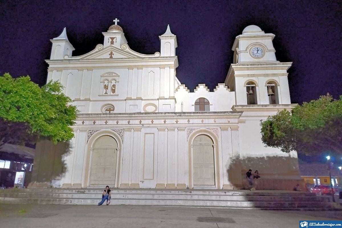 What to see in Chalatenango. Cathedral of San Juan Bautista.