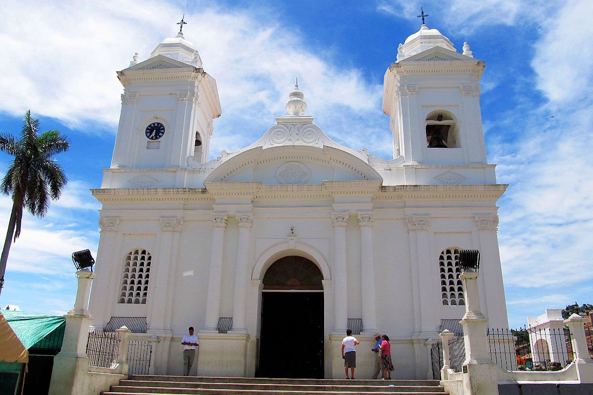 What to visit in Ilobasco. San Miguel Arcángel Parish Church.
