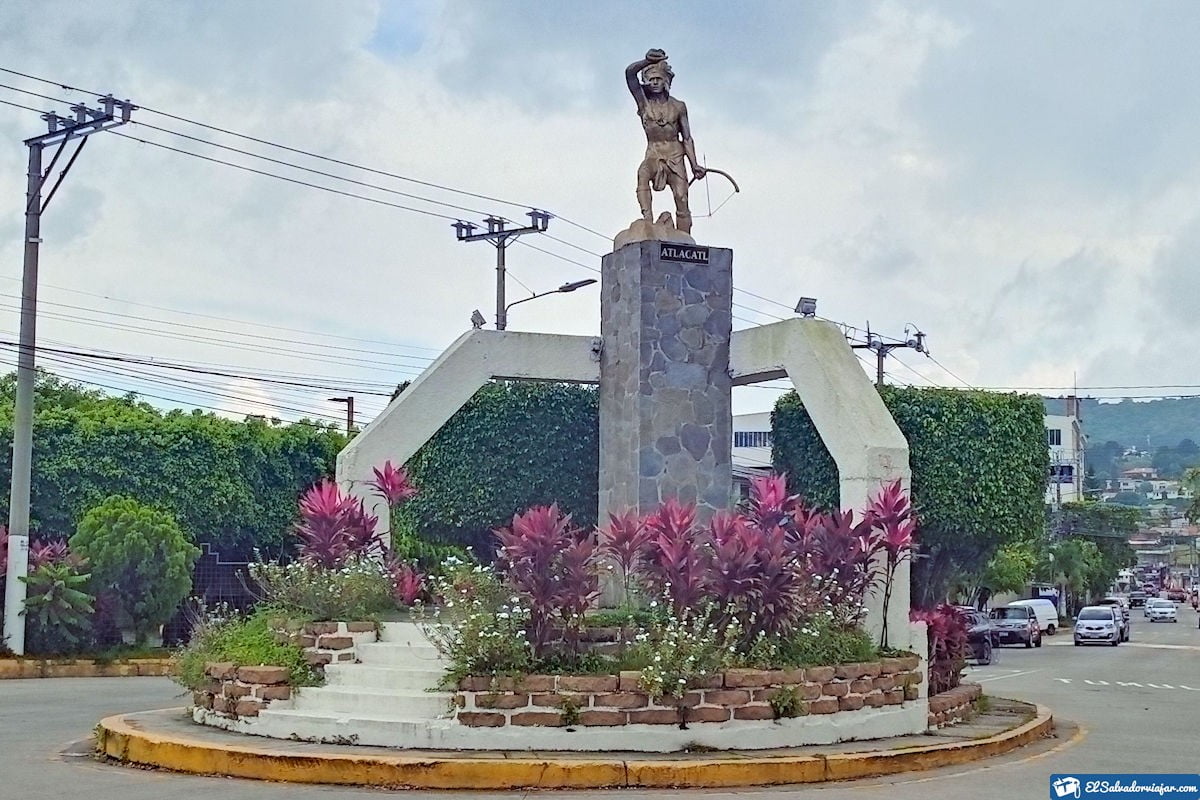 What to see and visit in Antiguo Cuscatlán. Image of the Atlacatl Indian.