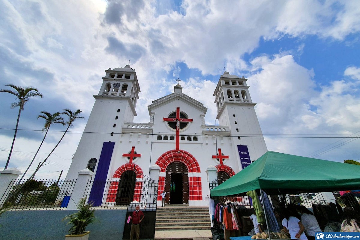 What to visit in Juayúa. Santa Lucia Parish.