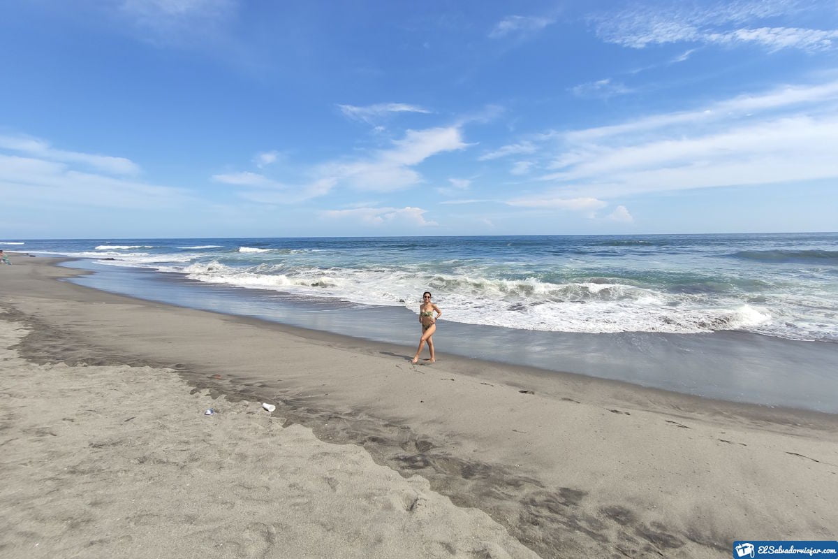 Enjoy the beautiful San Diego Beach in La Libertad.