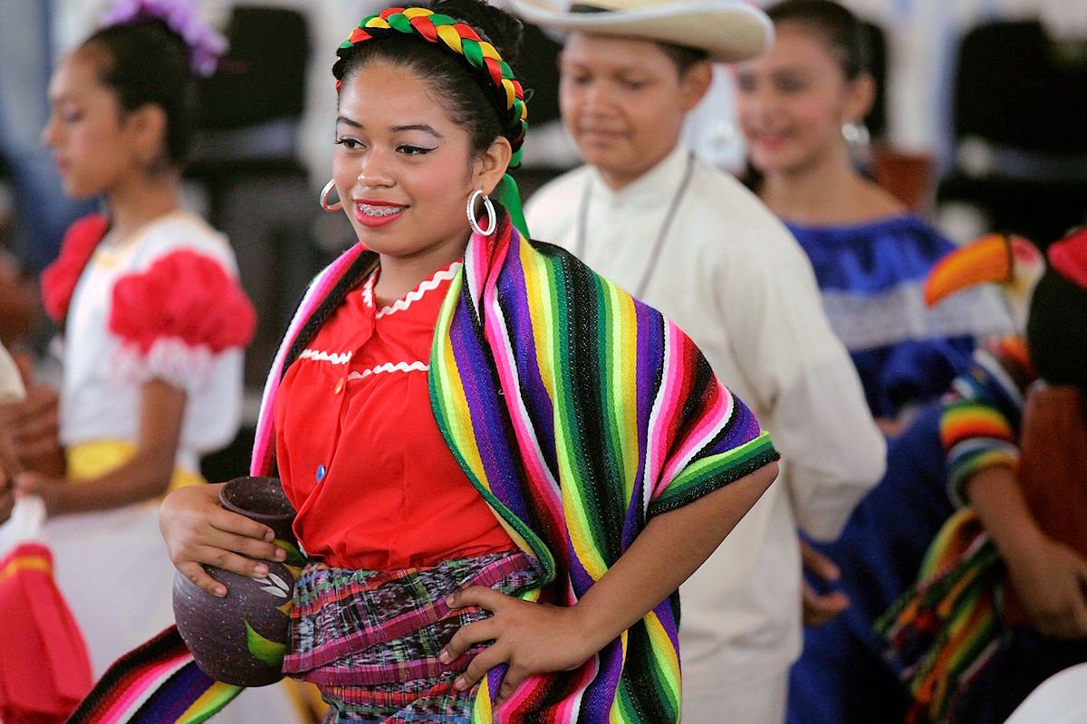 Typical dress and dances in Ilobasco.