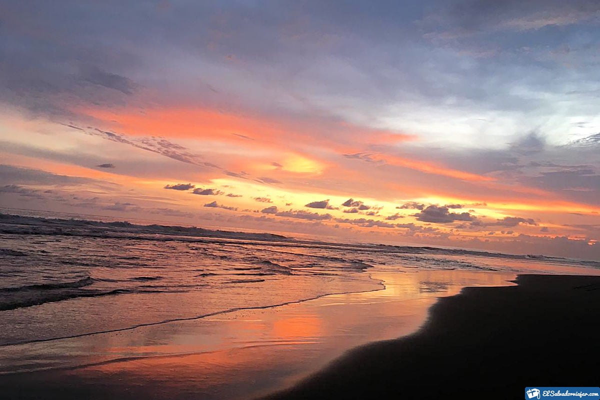 Sunset at Barra de Santiago beach.