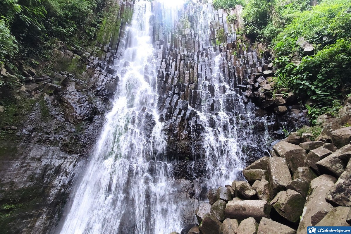 Los Tercios Waterfall, a visual spectacle in Suchitoto.