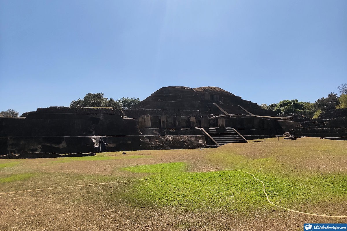 Ruins of the Tazumal in Santa Ana. 