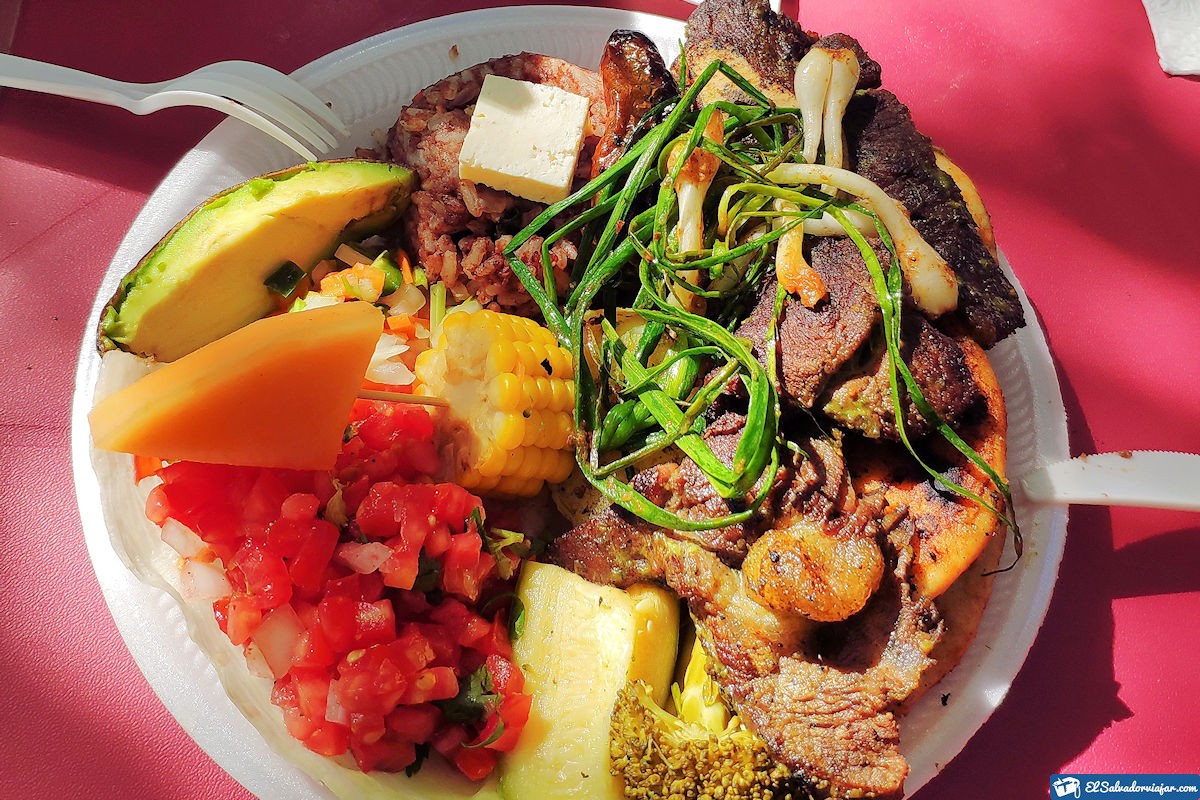 Food to enjoy in El Salvador. Roast beef.