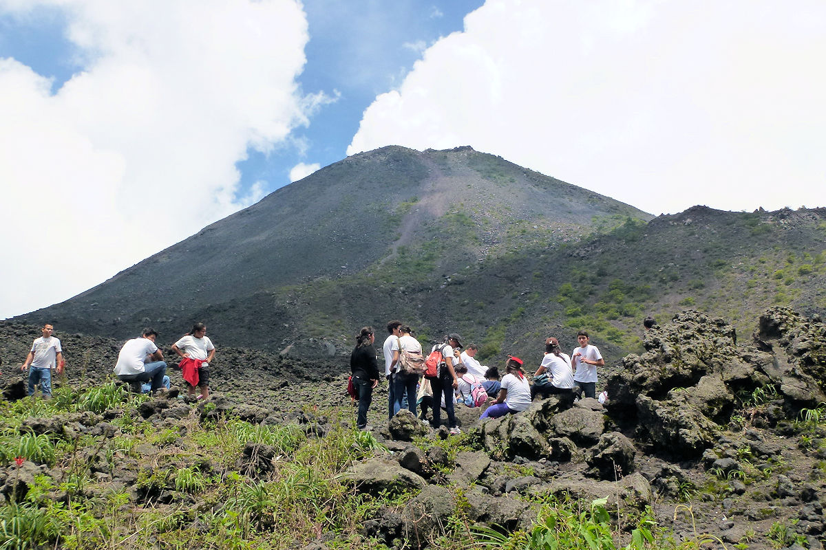 Climbing the Izalco volcano