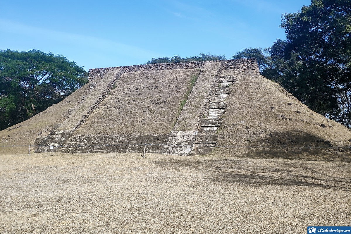 What to see in Mayan Route. Pyramid of Cihuatán.