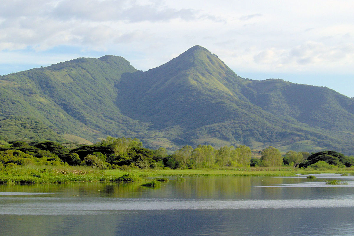 Places to visit near Usulután. Olomega Lagoon.