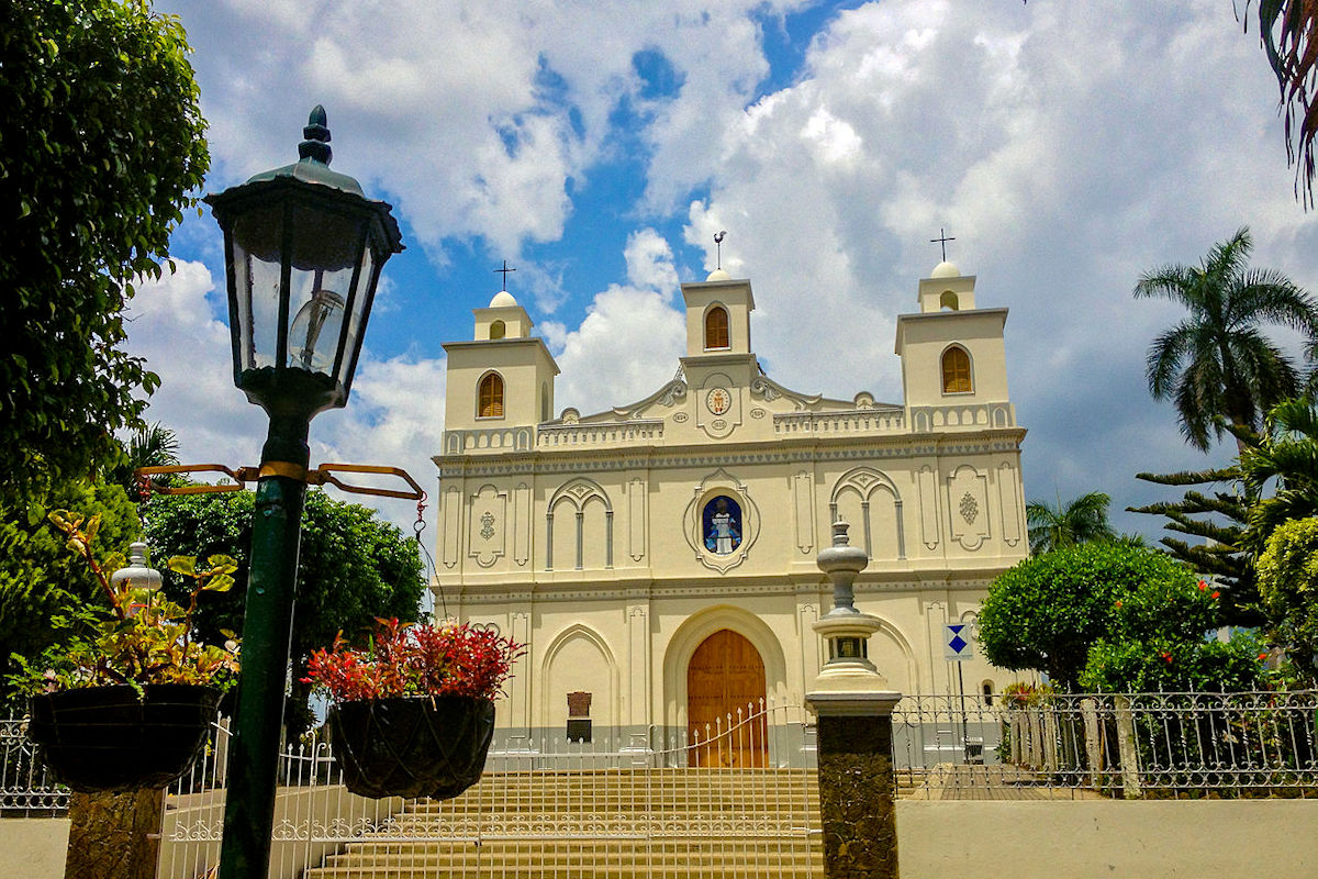 What to see in Ahuachapán. Nuestra Señora de la Asunción Church in Ahuachapán.