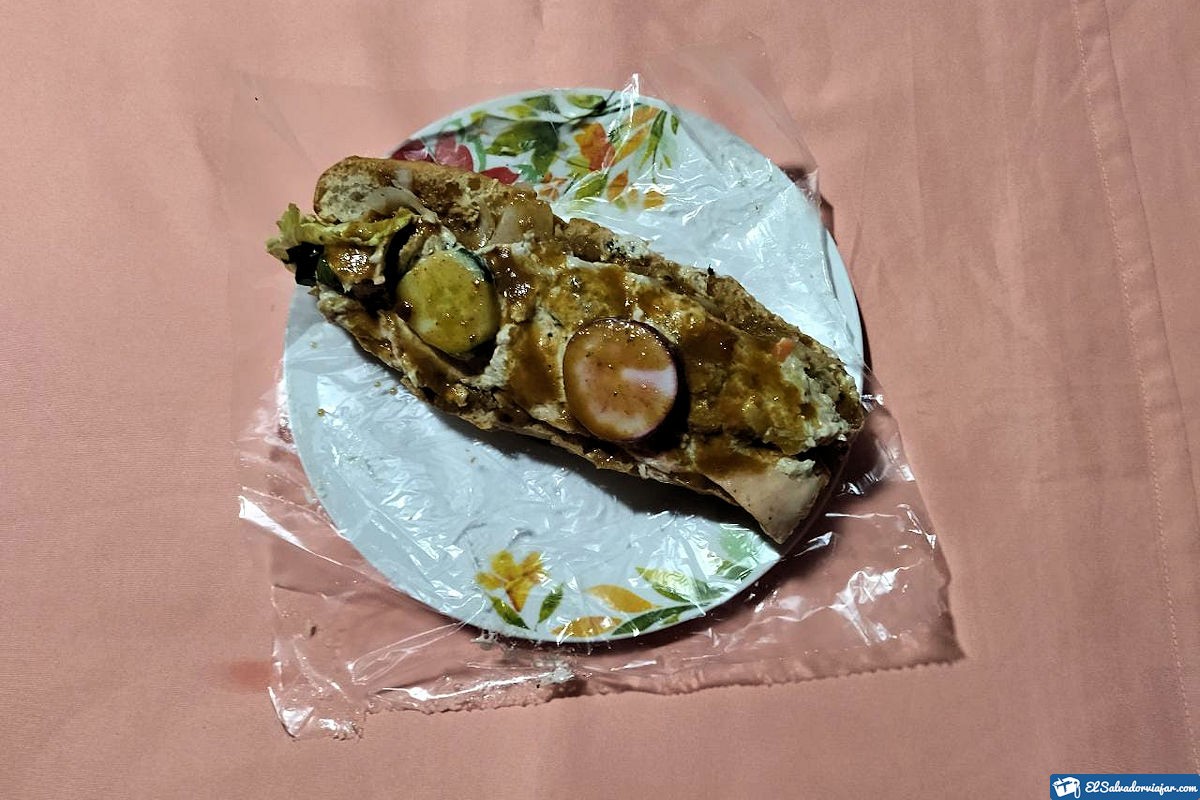 Panes con pollo-comida de El Salvador
