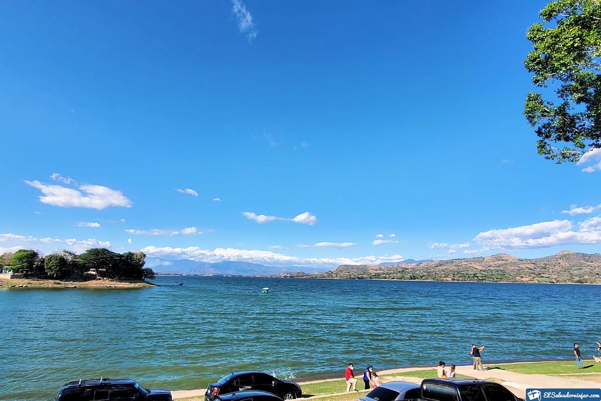 Lago Suchitlán en Cuscatlán